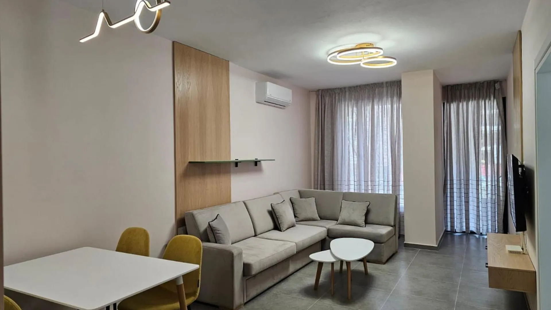 Comfort & Convenience In Saranda 0*, Sarandë